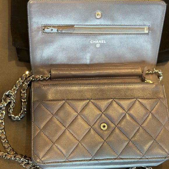 CHANEL iridescent blue wallet on chain silver hardware flap bag - Picture 11 of 15